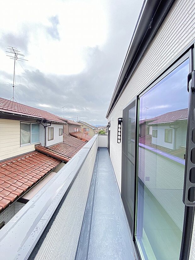 目の前に広がる開放感とゆとり、暮らしの夢を育む理想の住まいがここにはあります。