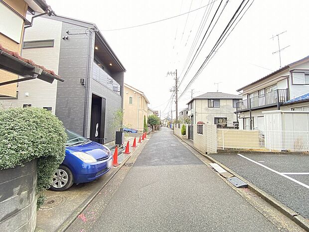 近隣は落ち着いた静かな環境。のんびりと生活していただけます。