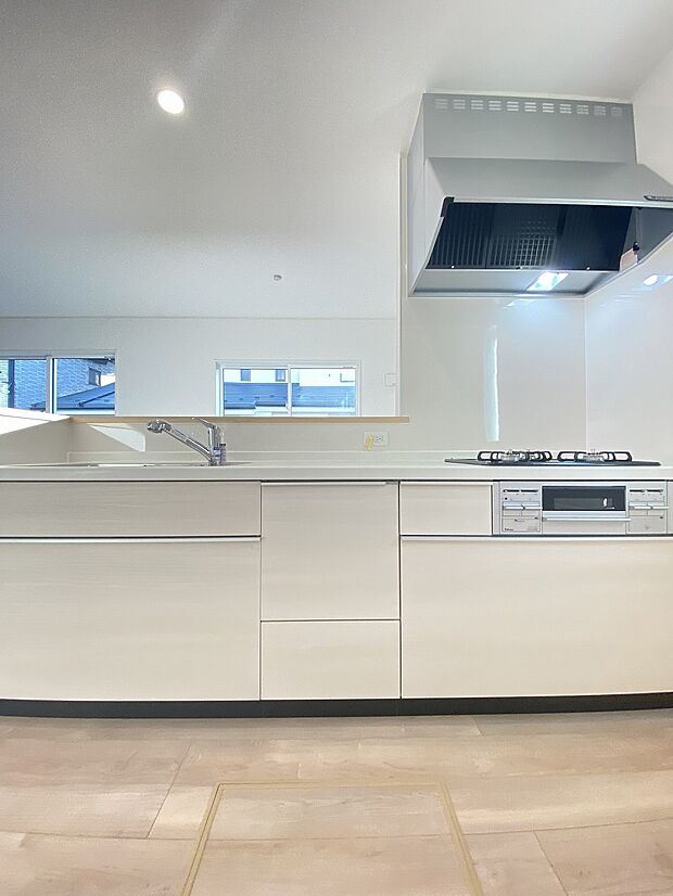 広々としたシンクで、食事の後片付けもはかどります