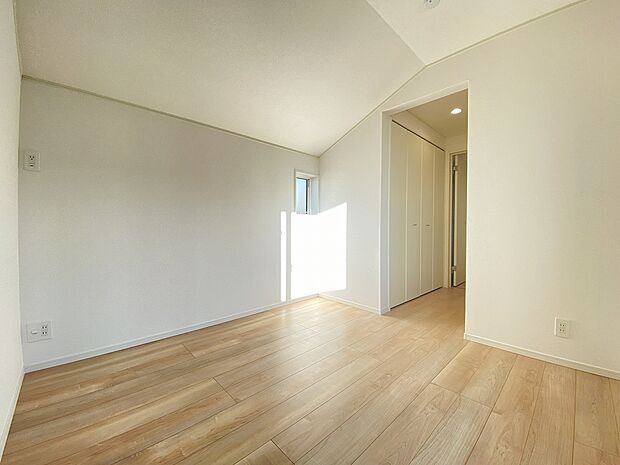 テイストやカラーを変えて、楽しいお部屋作りをお楽しみください