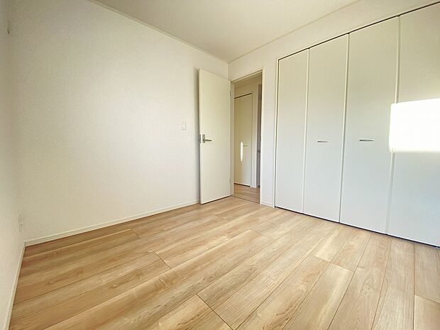 お好みのカーテンやラグで、自分好みにカスタマイズ