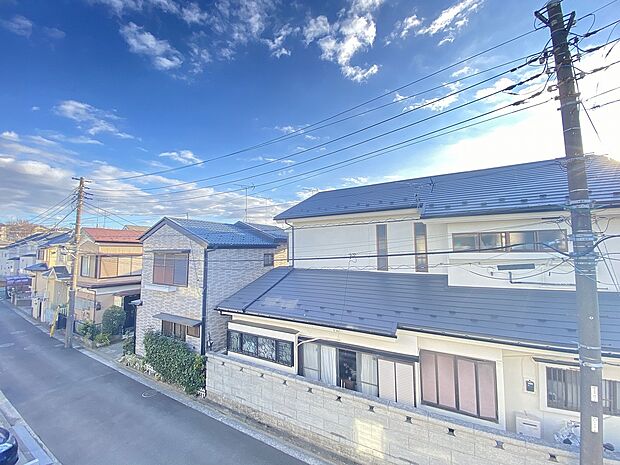 近隣は落ち着いた静かな環境。のんびりと生活していただけます。