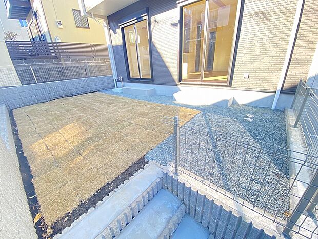 澄み渡る青空、ご家族との未来を育む新しい生活がここから始まります。