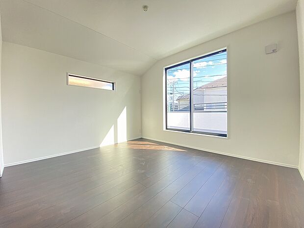 朝の光がやさしく差し込む。鳥のさえずりに包まれて目覚める、贅沢なひとときです。