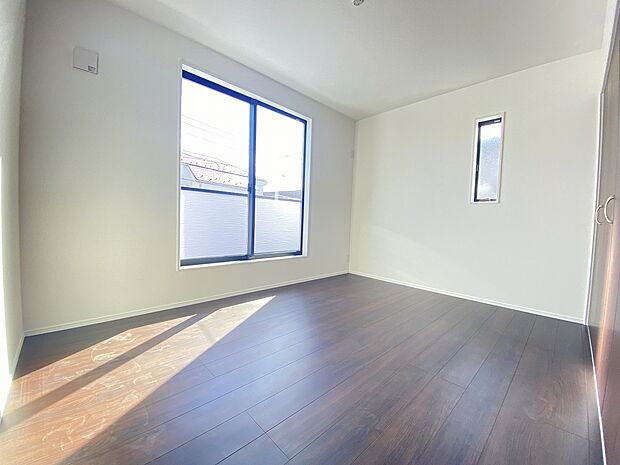 木々が風で揺れる音や、小鳥たちの鳴き声をBGMに室内でゆったりとプライベートタイムをお過ごしいただけます。