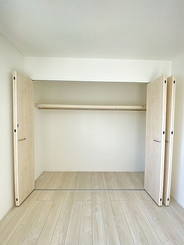 しまいやすく、使いやすく。快適収納のある洋室です。