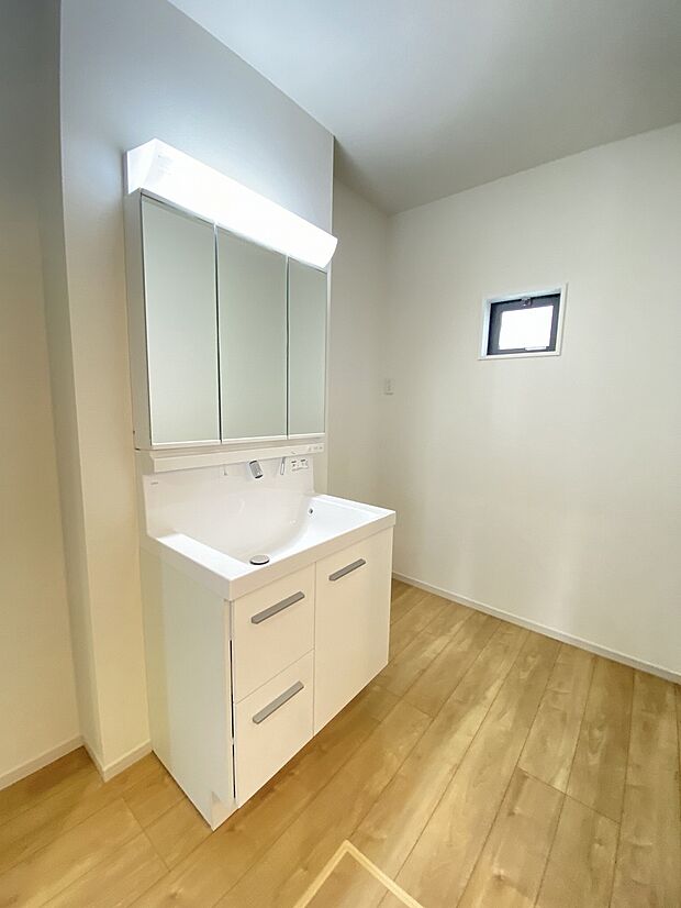 シャンプードレッサー付きの洗面化粧台で一日の始まりを爽やかに