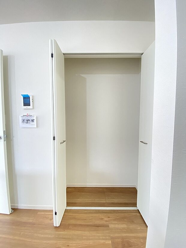 忙しい毎日をしっかり支える、頼もしい大容量パントリーです。