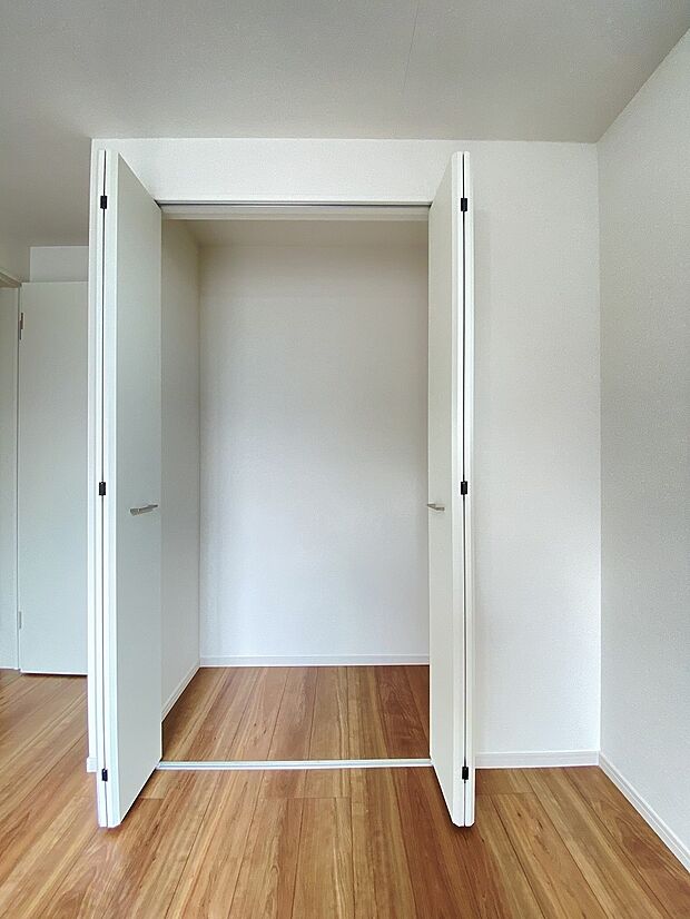 お部屋ごとに設けた収納は使いやすさへのこだわりです。