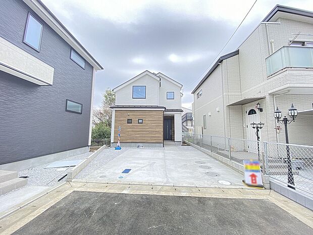 2色の調和が奏でるスタイリッシュな佇まい。家族が幸せになる物語がここからスタートします。