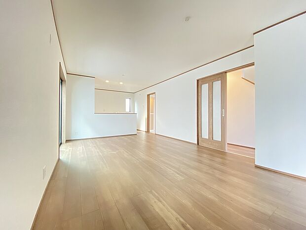 リビングにはみんなが集い、食事と楽しい会話が始まる。束の間の幸せをかんじさせてくれる場所です。