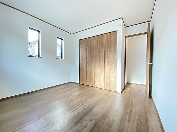 全居室フローリングで統一されているため、お掃除がラクラクです。ホコリなども、目についた時にサッと拭くだけでスッキリきれいに