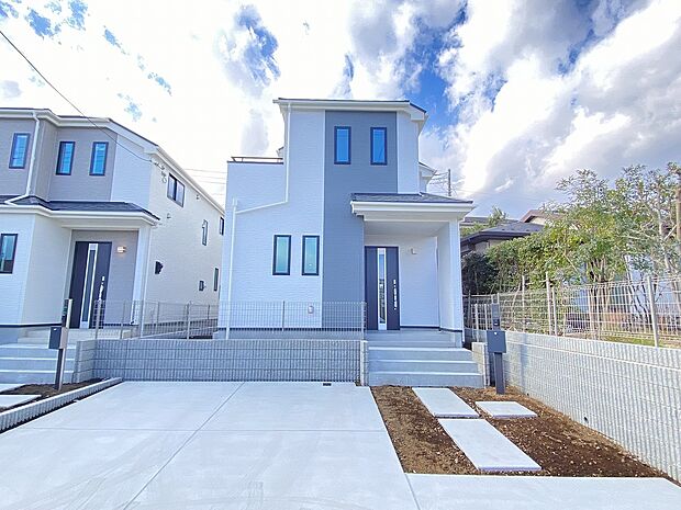 2色使いのシャープなフォルム。飽きのこないデザインが魅力です