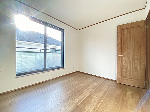 柔らかな陽光は暮らしをより豊かなものにし、この家に住む喜びを与えてくれます。