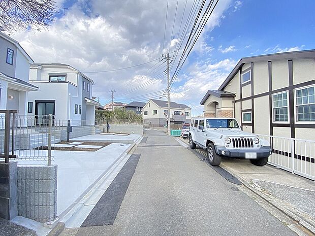 ゆったりとした駐車スペースは、駐車の苦手な方にも優しいですね