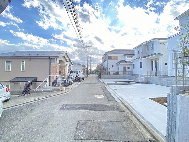 車通りが少なく、安心ができる前面道路です