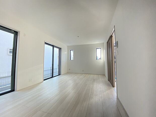 何気ない一日の一コマが積み重り、かけがえのない家族との思い出と重なっていくリビング。