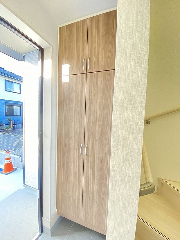 天井まで届く大容量シューズボックスで、靴の収納もラクラク