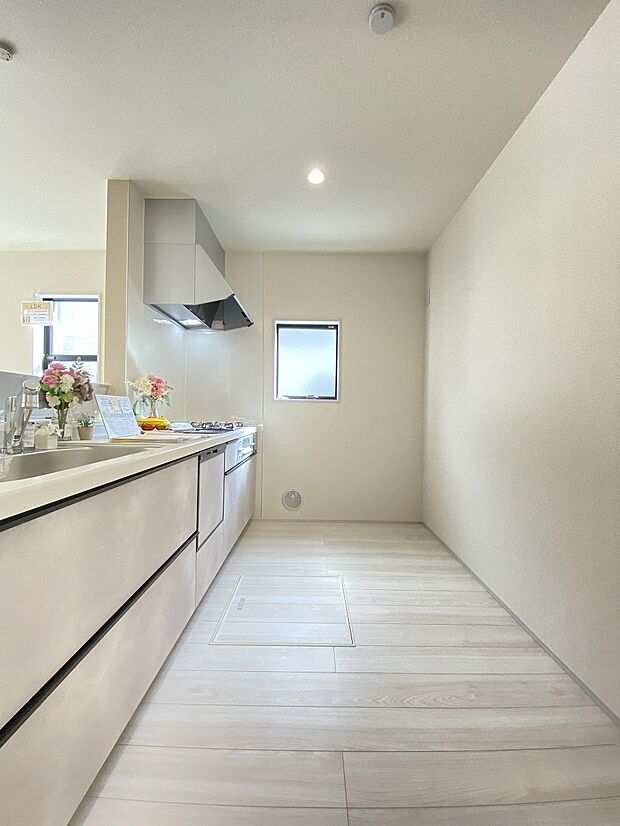 広々としたシンクで、食事の後片付けもはかどります