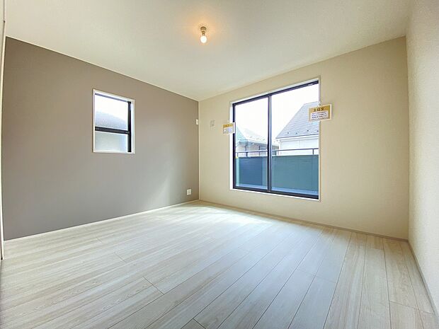 寝室の外から入ってくる心地いい風と明るい光、そして鳥の鳴き声をBGMに今日も一日が始まりそうです。