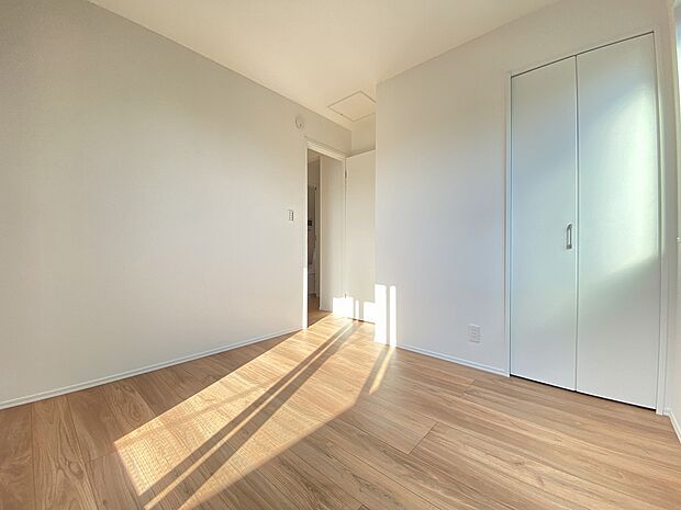 お洒落な雑貨屋さんで見つけた、あの小物やインテリアも置ける　そんな喜びをここで叶えませんか。