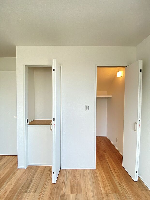 クローゼットに入るお洋服も見やすく、毎日に服選びも楽しくなりますね。