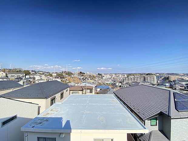 太陽に愛された邸宅。陽当たり　通風に恵まれた、心地いいいお住まいです。