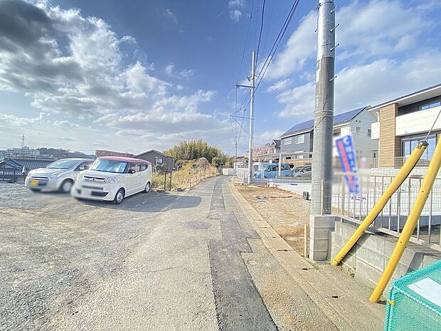 車通りが少なく、お子様とのお散歩も安心の住環境です。