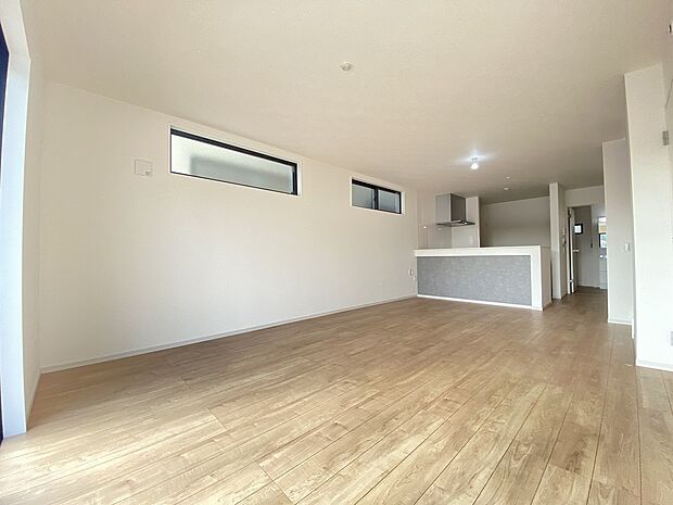 温かみのある空間で、家族の時間が心地よく流れるリビングです。