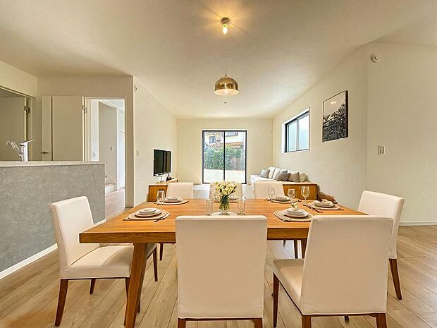 本画像はCGで作成しており、実際に現地に家具は置かれておりません。また、価格に家具は含まれておりません。