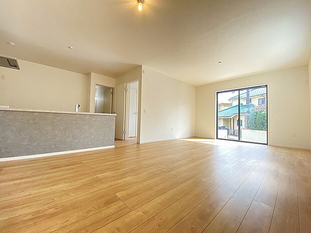 何気ない一日の一コマが積み重り、かけがえのない家族との思い出と重なっていくリビング。