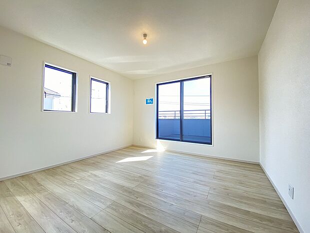 穏やかな時間が漂う、心休まる寝室です。ゆっくり休んで一日の疲れもとれそうですね。