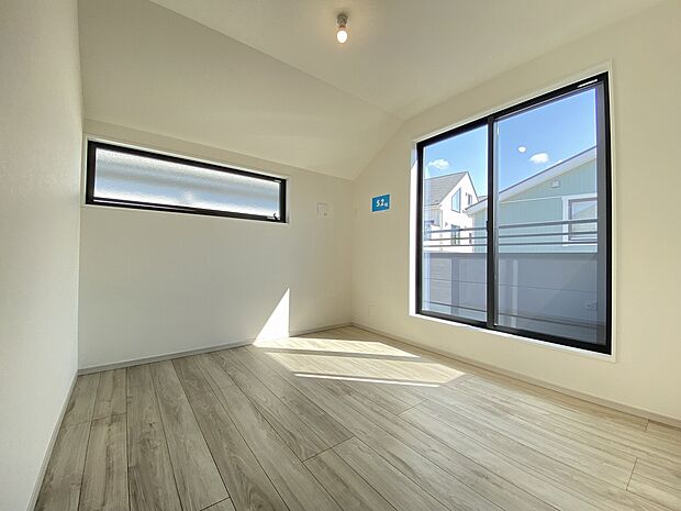 遊び心あふれる学びのステージ、子供たちの特別な空間になる子供部屋です。