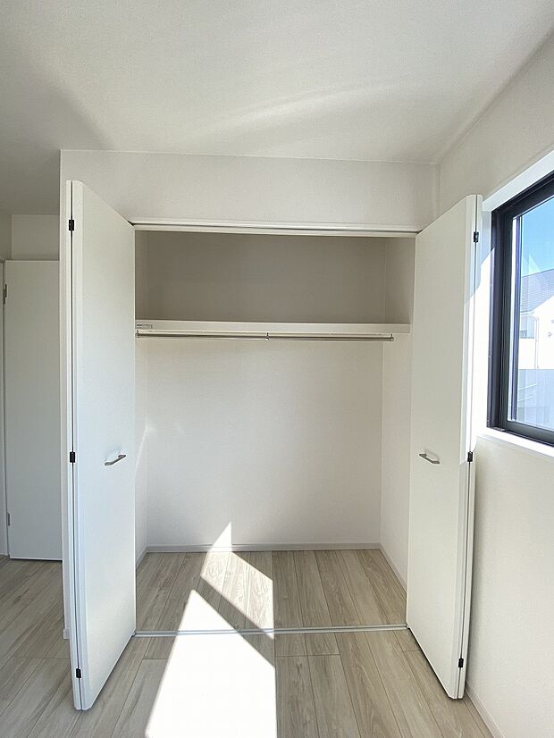 お部屋ごとに設けた収納は使いやすさへのこだわりです。