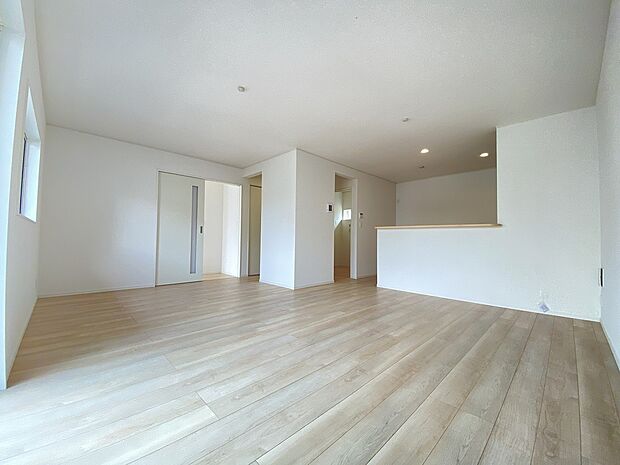 お気に入りのインテリアが映える、落ち着いた雰囲気のリビングです。