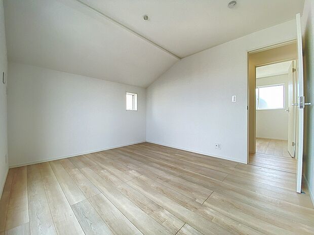 お好みのカーテンやラグで、自分好みにカスタマイズ