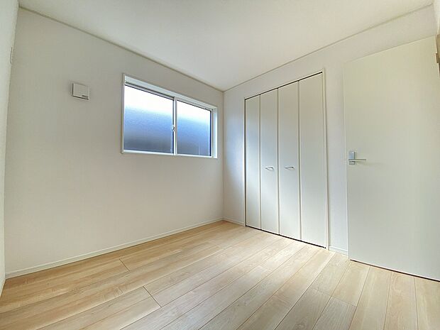 静かに気品を漂わせる、美しく整えられた洋室です。