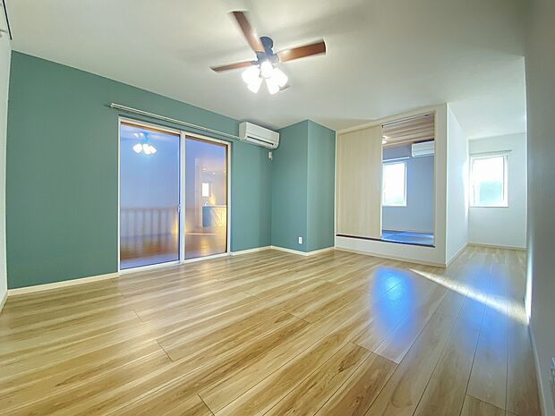 光と風が溢れるリビングダイニングには、自然と家族がみんな集まってきそうですね。