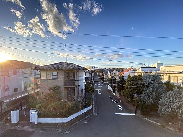 お車通りも少なく、お子様とのお散歩も安心してできる閑静な住宅街です。