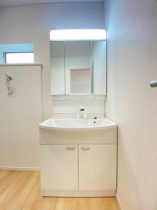 ゆとりある空間が、毎日の準備をスムーズにしてくれる洗面スペース。