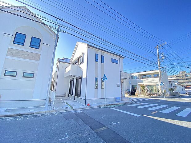 穏やかな陽光に包まれ、心地よい時間が流れるお住まいです。