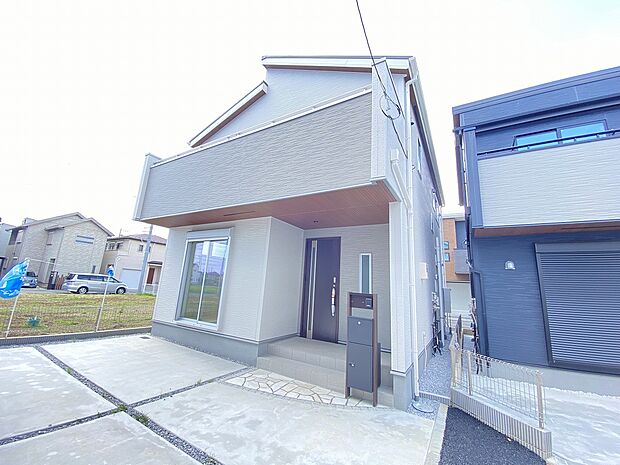 敷地面積は広々47坪以上、ご家族が集まるリビングは19帖以上ございます。