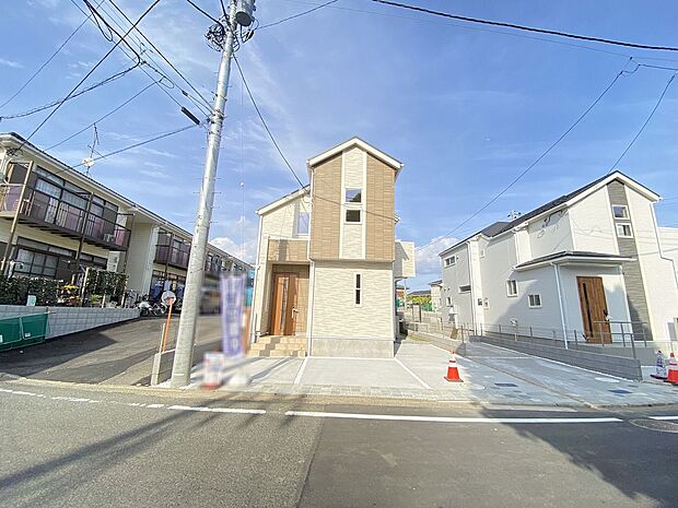折上天井の開放的なLDKには洋室仕様の和室が隣接されご家族のライフスタイルに合わせ幅広くご活用いただけます。