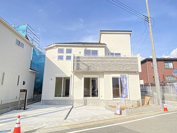 明るさと上品さが融合した、白を基調とするシンプルな外観です。