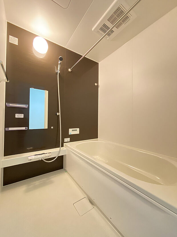 足の伸ばせるゆったりバス、仕事の疲れを癒しましょう