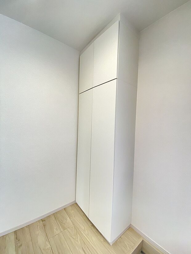 豊富な靴収納を可能にするシューズボックスで、玄関の美しさがいつもキープされます。