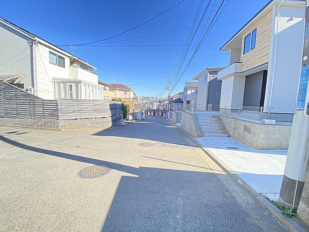 澄み渡る青空、ご家族との未来を育む新しい生活がここから始まります。