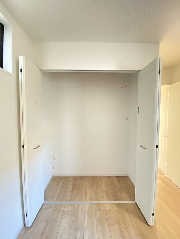 物の定位置が決まり、自然と片付けが続く快適収納です。