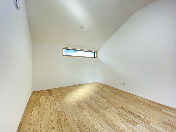 暮らしにやさしく寄り添う、明るい洋室。