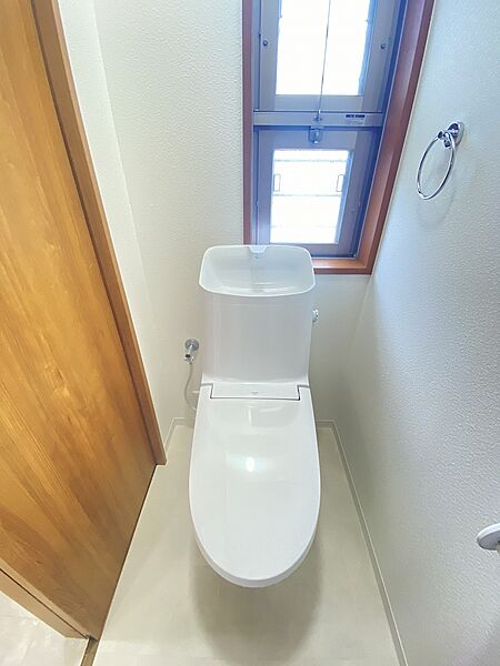 壁付けリ家族で並んで使える広さが魅力。忙しい朝も心地よくスタートできます。